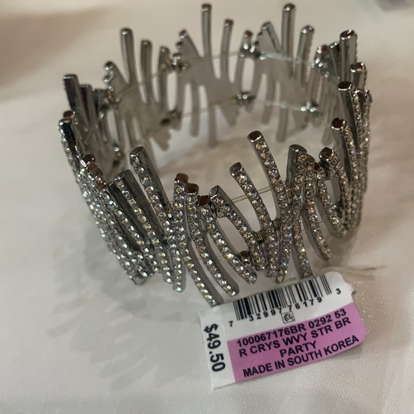 New INC INTERNATIONAL CONCEPTS Crystal Zig-Zag Stretch Bracelet - Picture 4 of 4